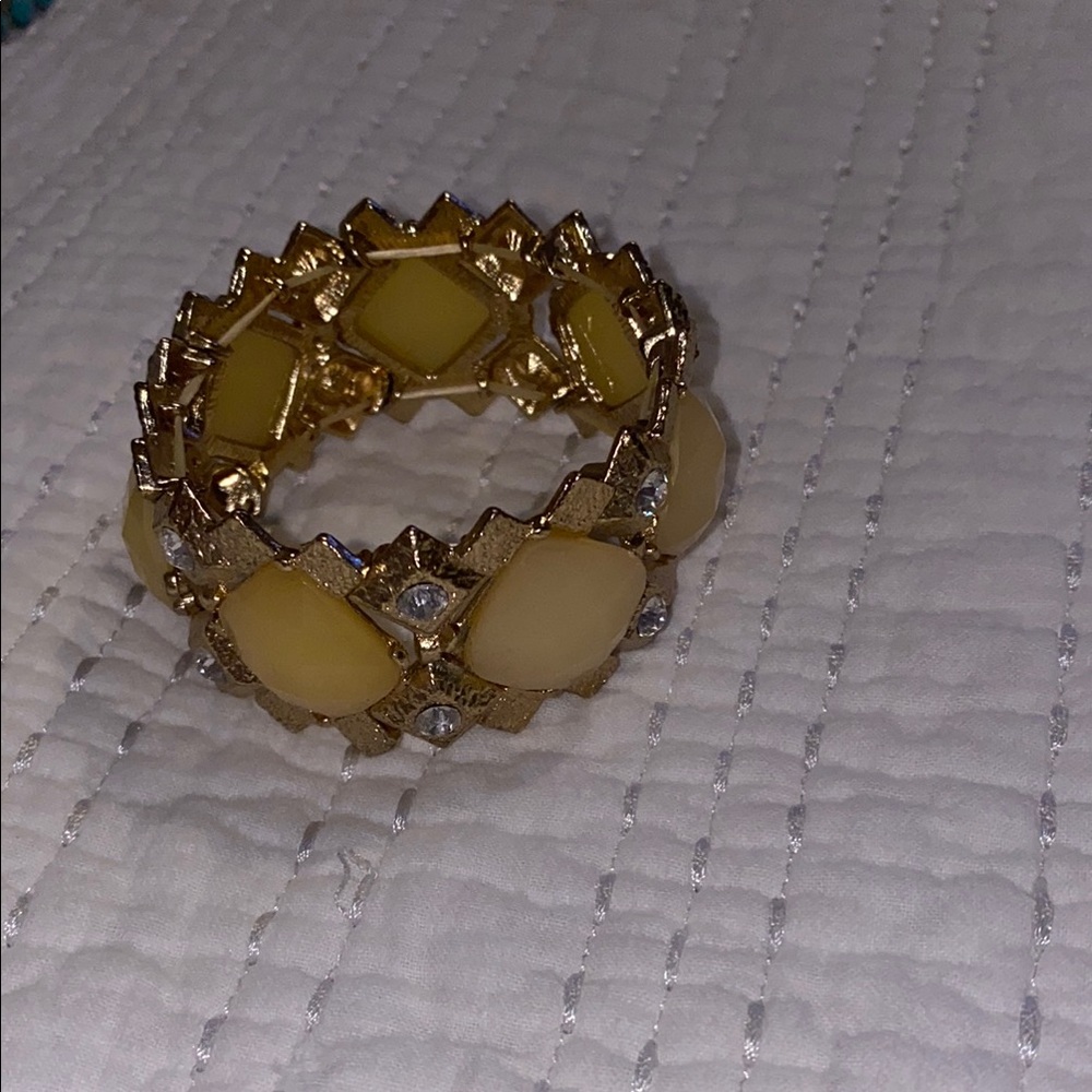 Elegant Gold and Cream Women's bracelet - Picture 3 of 4